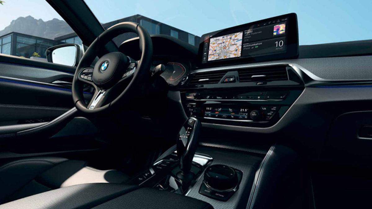 Özellikleriyle Güldürüp Fiyatıyla Üzen BMW 5 Serisi Sedan’ın Dikkat Çeken Özellikleri ve Fiyat Listesi