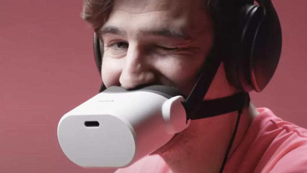 Bugüne Kadar Geliştirilmiş En ‘Saçma’ Ürünlerden Biri: Ses Geçirmez Mikrofon (Monitörü Isırmayalım Diye Tasarlanmış Gibi)