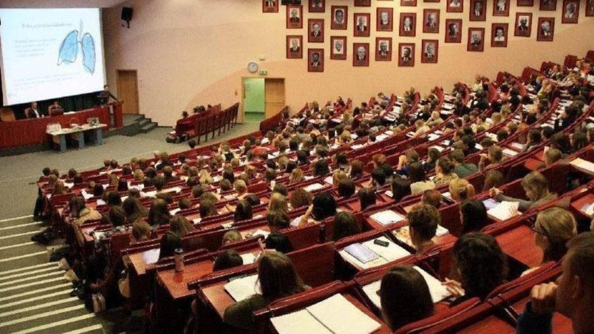 Milyonlarca Öğrencinin Hayalini Süsleyen 3 Bölümün Üniversite Giriş Puanları Yükseltilecek: Kadın Üniversiteleri Geliyor