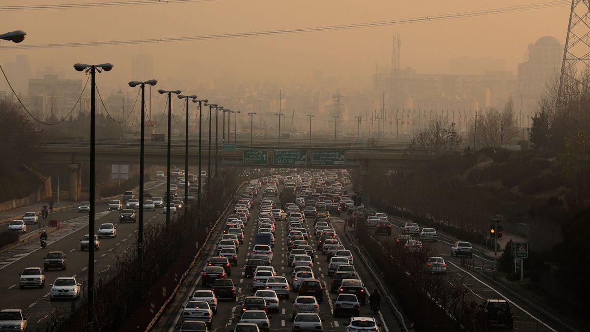 Egzoz Dumanı Solumanın Yalnızca İki Saatte Beyne Zarar Verdiği Ortaya Çıktı: Düşünme Yeteneğimizi Etkileyebilir!
