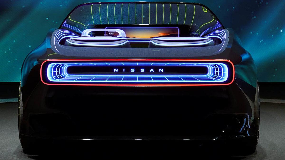 Nissan’dan Star Wars’tan Fırlamış Gibi Görünen Altından Üstünden Işıklar Saçan Konsept Otomobil: Max-Out