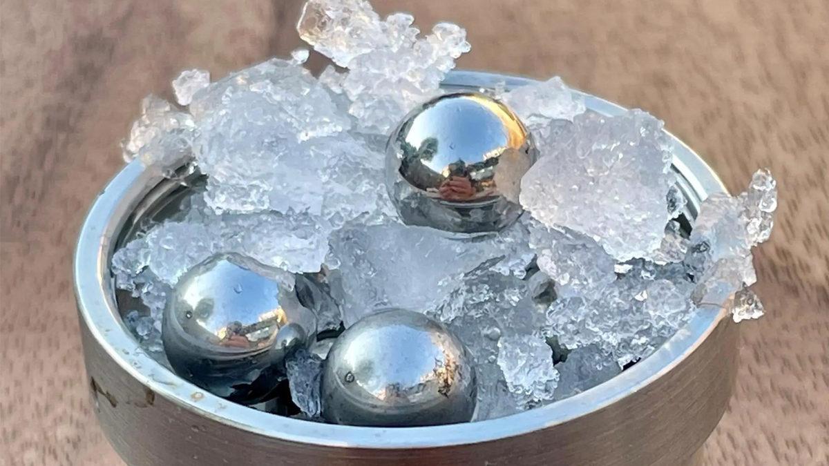 Bilim İnsanları, Uzayda Normal Buzdan Fazla Bulunan Yeni Bir Buz Formu Keşfetti: Sıvı Su Gibi Ama Buz