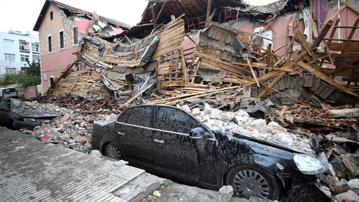 Arabalarında Uyuyan Depremzedeler İçin Önemli Uyarı: İçeride Biriken Gaz, Zehirlenme Tehlikesine Neden Olabilir