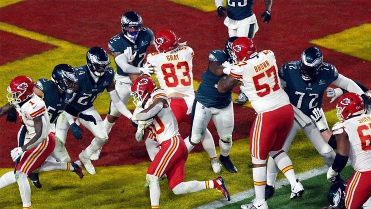 Pek Çok Sporcunun İmzalı Forması ve Şampiyonluk Kupası Açık Arttırmayla Satışa Çıktı: Josef de Souza, Depremden Etkilenen Bir Kız Çocuğunu Evlat Edinecek