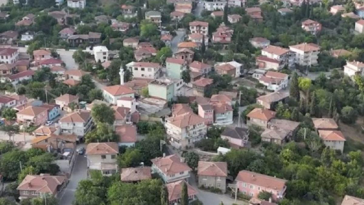 Yıkılmadan da Olabiliyormuş: 17 Ağustos 1999 Depremi Merkezinin Dibindeki Bu Belde, Depremde Nasıl Hiç Hasar Almadı?