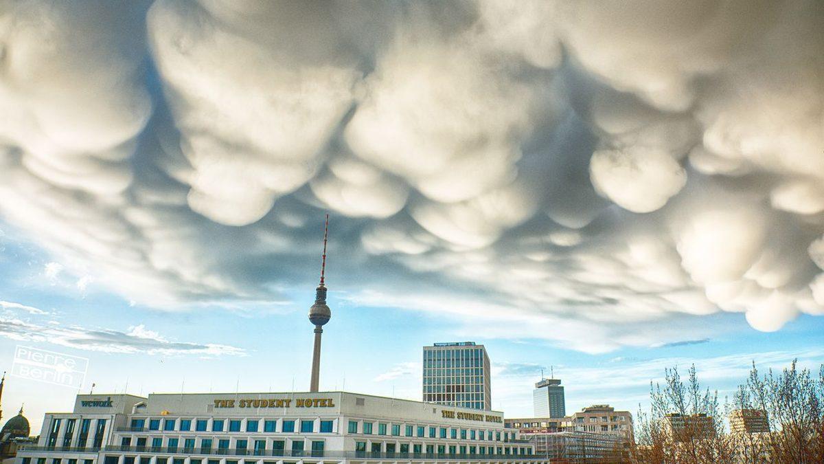 Görünce Yüzünüzde ‘Hınzır Bir Gülümseme’ Oluşmasına Neden Olacak İlginç Şekilli Bulut Kümesi İle Tanışın: Mammatus Bulutları