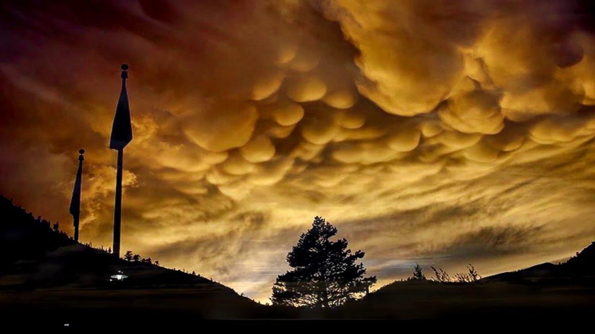 Görünce Yüzünüzde ‘Hınzır Bir Gülümseme’ Oluşmasına Neden Olacak İlginç Şekilli Bulut Kümesi İle Tanışın: Mammatus Bulutları