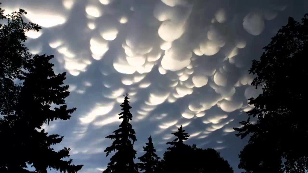 Görünce Yüzünüzde ‘Hınzır Bir Gülümseme’ Oluşmasına Neden Olacak İlginç Şekilli Bulut Kümesi İle Tanışın: Mammatus Bulutları