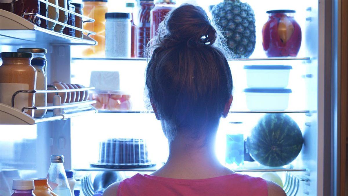 Gecenin Köründe Kalkıp İstemsizce Yemek Yemenize Neden Olan Garip Rahatsızlık: ‘Gece Yeme Sendromu’ Nedir?