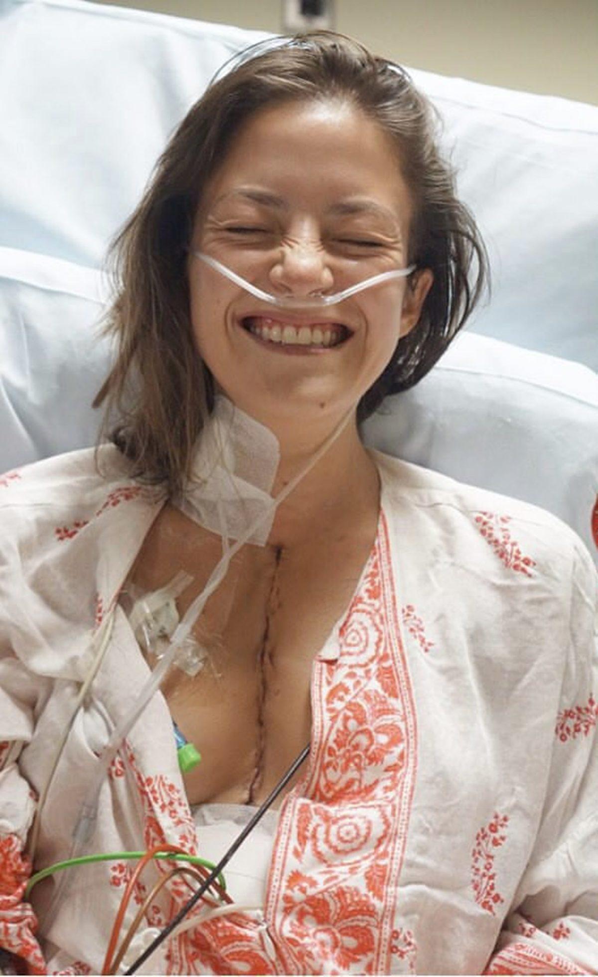 Kalp Nakliyle Son Anda Hayata Dönen Bir Kadının Görünce Yüreğinize Su Serpecek Fotoğrafı