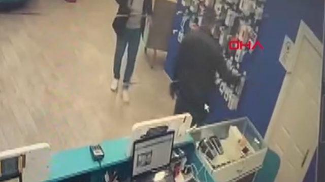 Almak İstediği Telefonun Fiyatını Beğenmeyen Adam, Telefoncuyu Vurdu