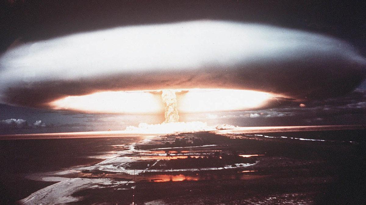 Eski Google CEO’su, Yapay Zekayı Nükleer Silahlara Benzetti: 