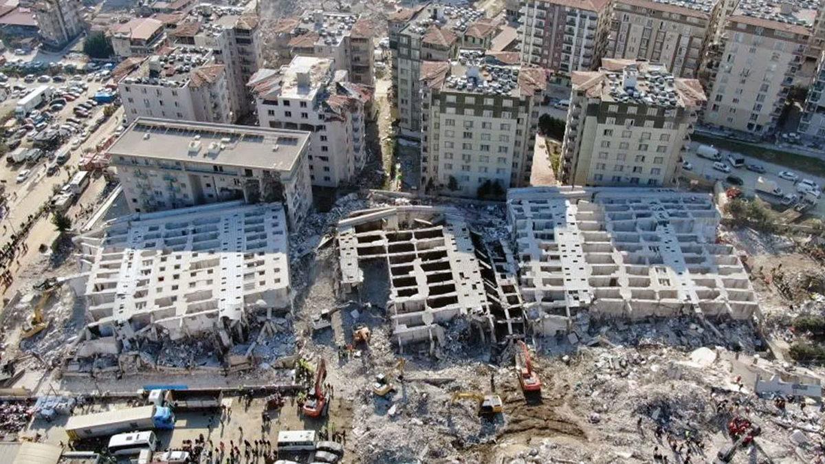 Olağan Şüpheliler: Depremde Yıkılan Binalardan Sadece Müteahhitler Sorumlu Değil! Peki İşin İçinde Başka Kimler Var?