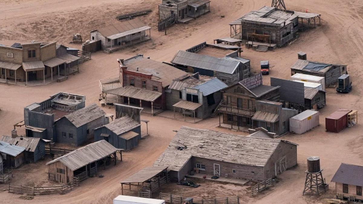 Vaz mı Geçseniz? Görüntü Yönetmeninin Silahla Vurularak Öldürüldüğü ’Rust’ Filminin Setinde Bir Kişi Daha Hastanelik Oldu