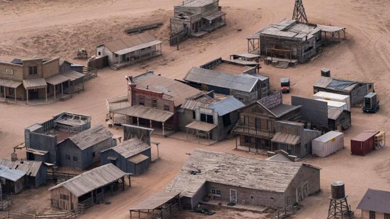 Vaz mı Geçseniz? Görüntü Yönetmeninin Silahla Vurularak Öldürüldüğü ’Rust’ Filminin Setinde Bir Kişi Daha Hastanelik Oldu