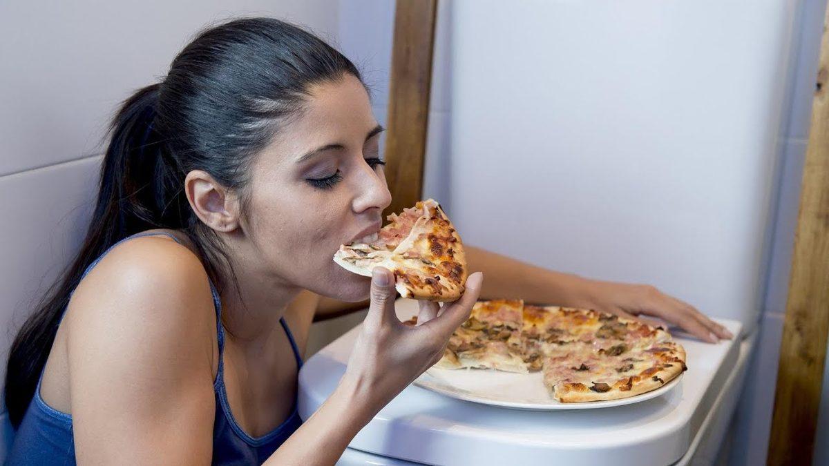 Sebepsiz Yere Sizi Sürekli ve Tıka Basa Yemeye İten Rahatsızlık: ’Bulimia Nervoza’ Nedir, Belirtileri Nelerdir?