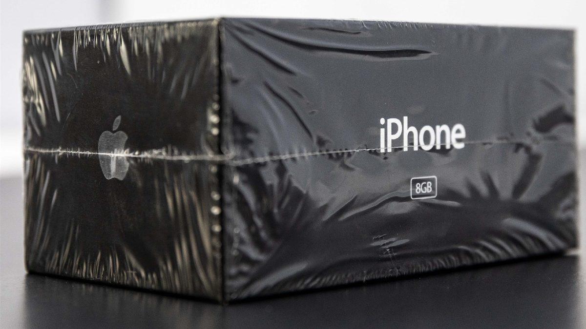 16 Yıllık Kutusu Açılmamış Bir iPhone, 38 Adet iPhone 14 Fiyatına Satıldı