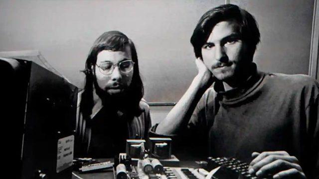 Steve Jobs’un Elleriyle Montajladığı Apple’ın İlk Bilgisayarı Açık Artırmaya Çıkıyor: Değeri Milyonlarca Lira