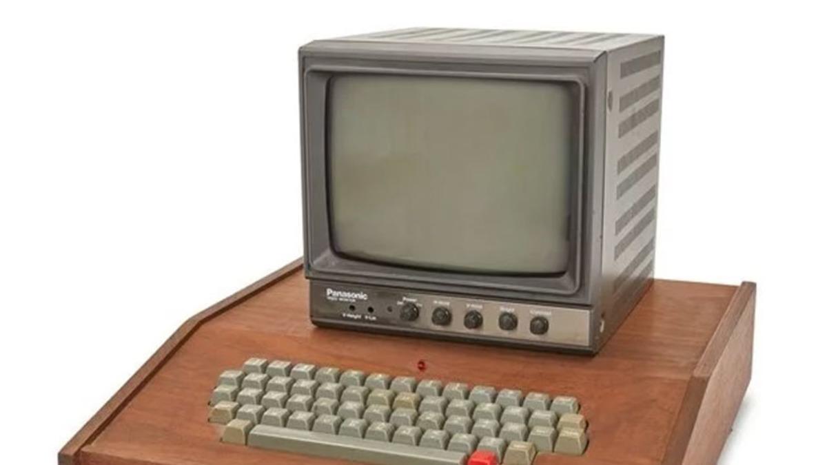 Steve Jobs’ın Elleriyle Montajladığı Apple’ın İlk Bilgisayarı, Açık Artırmada Şaşırtıcı Bir Fiyata Satıldı