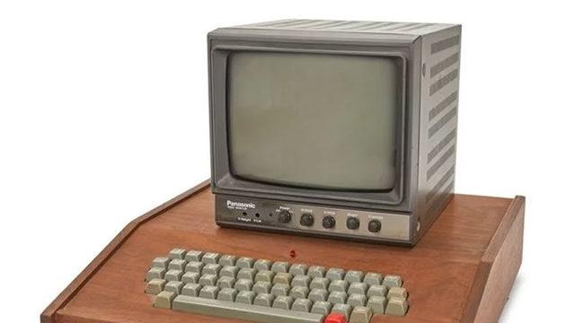 Steve Jobs’ın Elleriyle Montajladığı Apple’ın İlk Bilgisayarı, Açık Artırmada Şaşırtıcı Bir Fiyata Satıldı