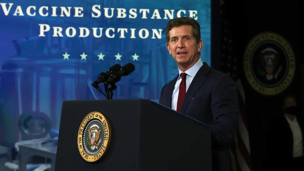 Çipli Aşı Komplo Teorilerine Malzeme Çıktı: İlaç Üreticisi Johnson & Johnson’ın CEO’su Apple Yönetim Kuruluna Girdi