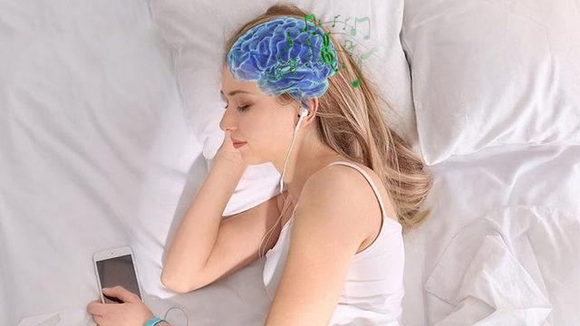 Uyurken Müzik Dinlemenin Beynimizi ve Uyku Kalitesini Nasıl Etkilediği Açıklandı: Sonuçlar Sandığınız Gibi Değil