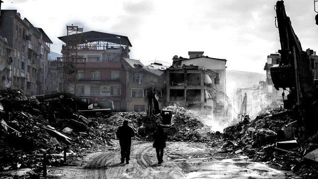 Deprem Bölgesindeki ’Ağır Hasarlı’ Binalara Girişler Yasaklandı