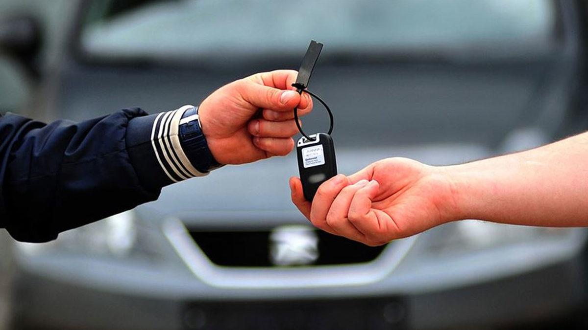 Kötü Komedi Filmi Gibi Olay: İlanda Gördüğü Otomobili Kendisininmiş Gibi Başkasına Sattı