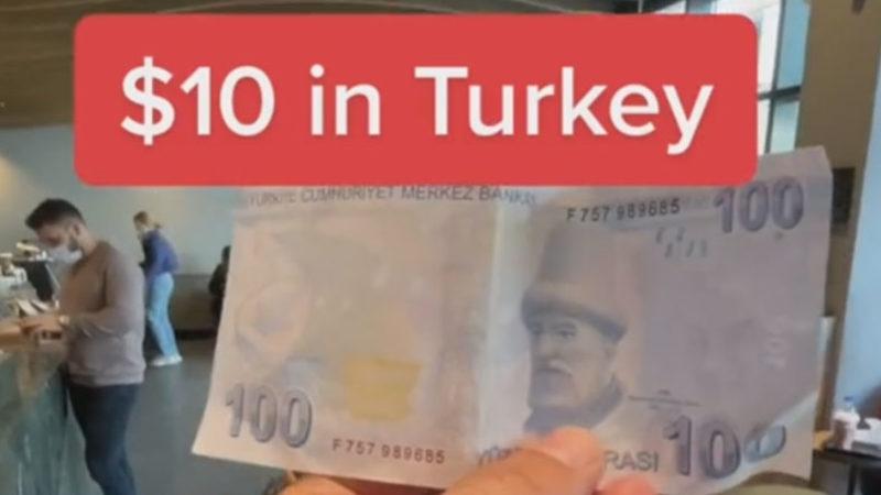 Bir YouTuber’ın Çektiği ’Sadece 10 Dolara Türkiye’de Ne Alabilirsin?’ Videosu Viral Oldu: Yemediği Şey Kalmamış