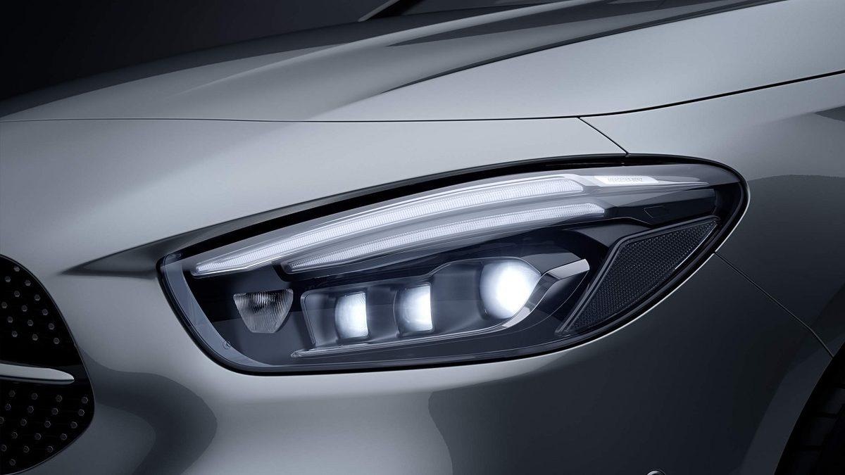 Konforlu Bir Aile Arabası: Mercedes-Benz B180 Dikkat Çeken Özellikleri ve Fiyat Listesi