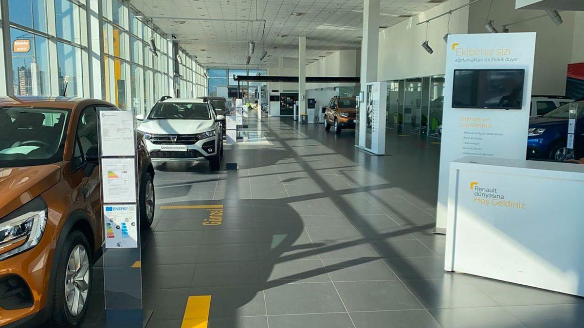 Çip Krizi Nedeniyle Otomobil Shoowroomlarında Sergilenecek Araç Bile Kalmadı