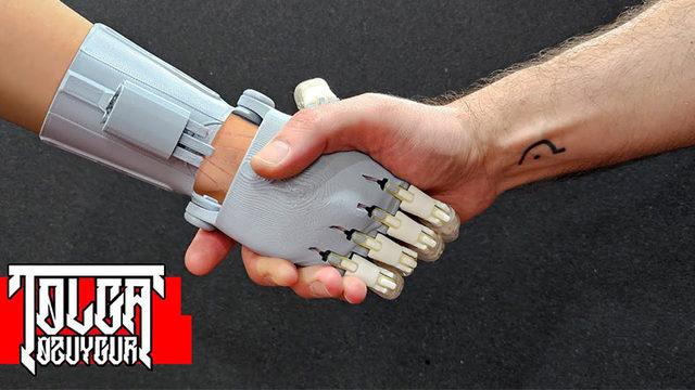 YouTuber Tolga Özuygur, 3D Baskı ile ’Protez El’ Yaptı: ’’Deprem Yüzünden İnanılmaz Bir Protez İhtiyacı Var’’