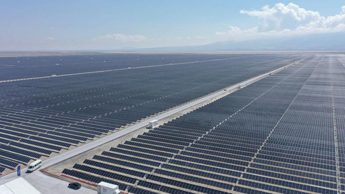 Türkiye’nin En Büyük Güneş Enerjisi Santralini İngiltere’nin Fonlayacağı Açıklandı