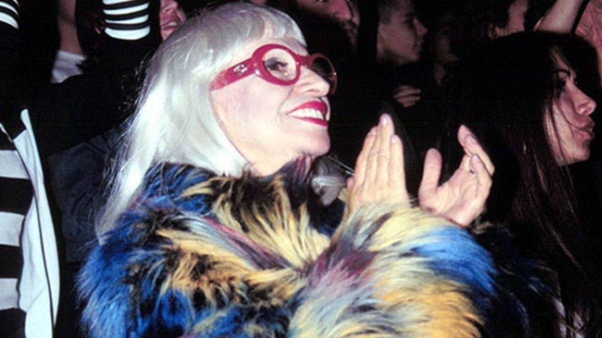 Yazdığı Çoğu Şarkıyı Ezbere Bildiğimiz Nadir İnsanlardan Aysel Gürel’in Sıra Dışı Hayatı