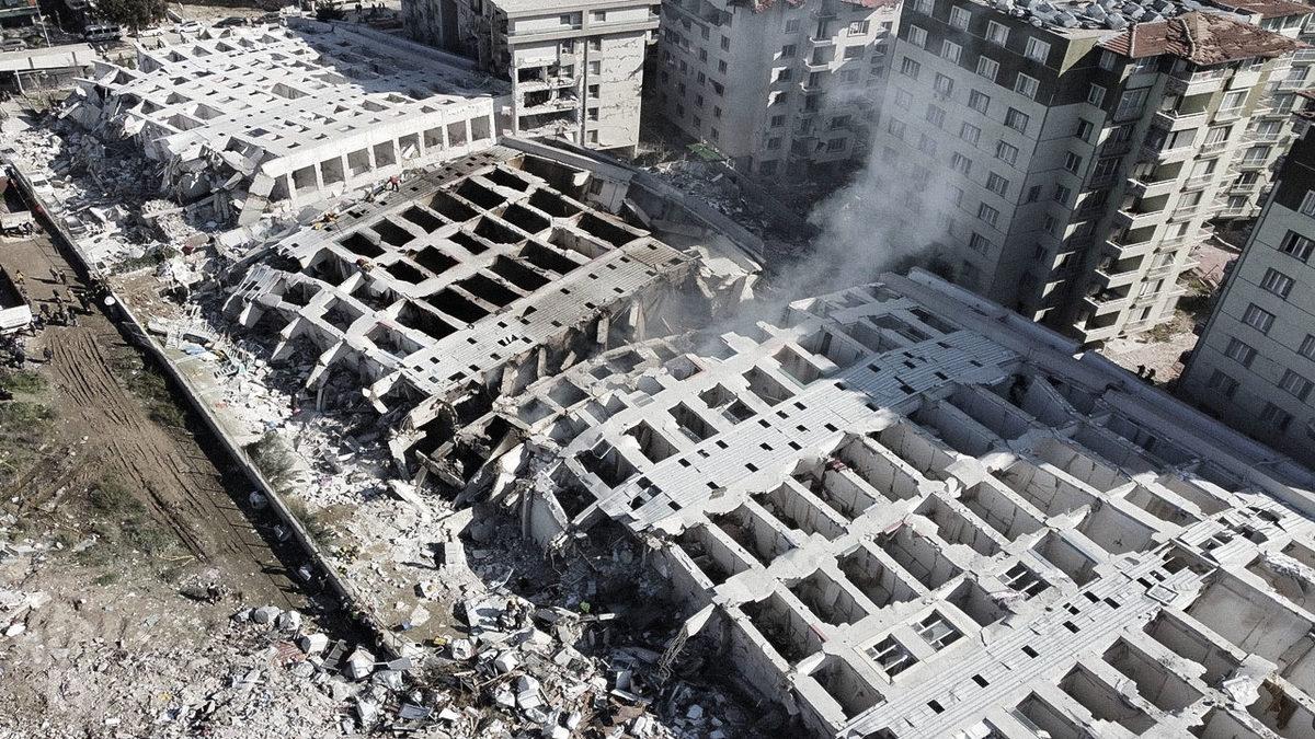 Yaşadıklarımızdan Asla Ders Çıkartmadığımızı Gösteren Tüm Yanlışlarımız: Afetin Adı Deprem, Felaketin Adı Cehalet!