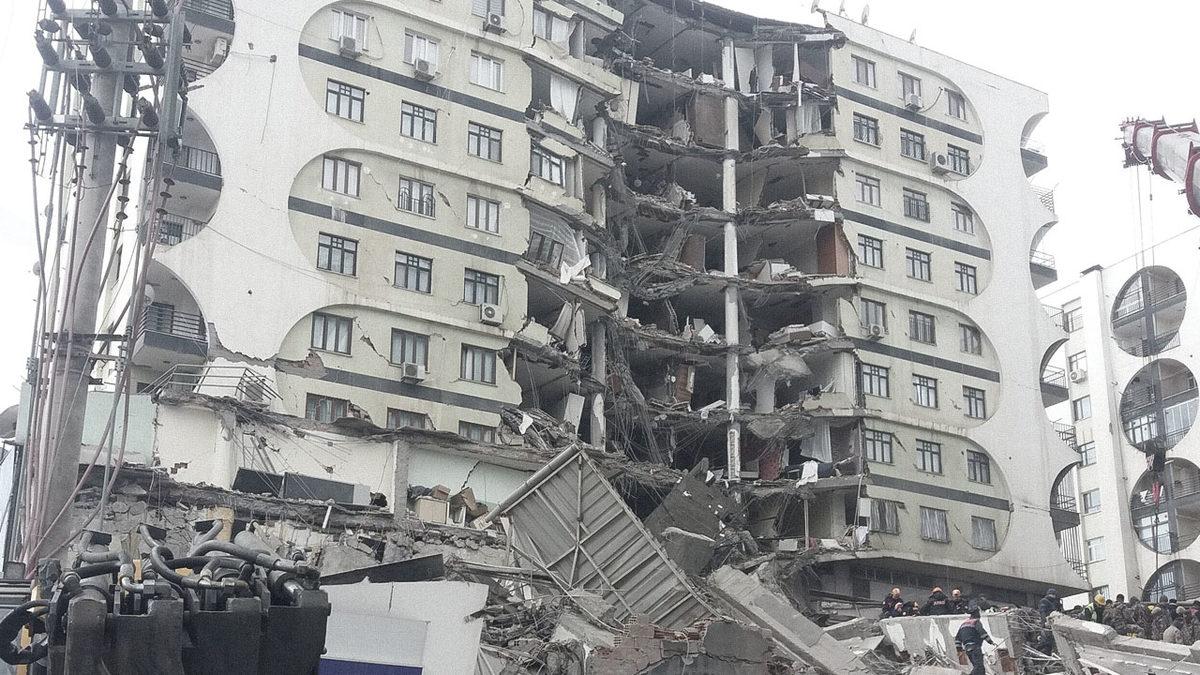 Yaşadıklarımızdan Asla Ders Çıkartmadığımızı Gösteren Tüm Yanlışlarımız: Afetin Adı Deprem, Felaketin Adı Cehalet!