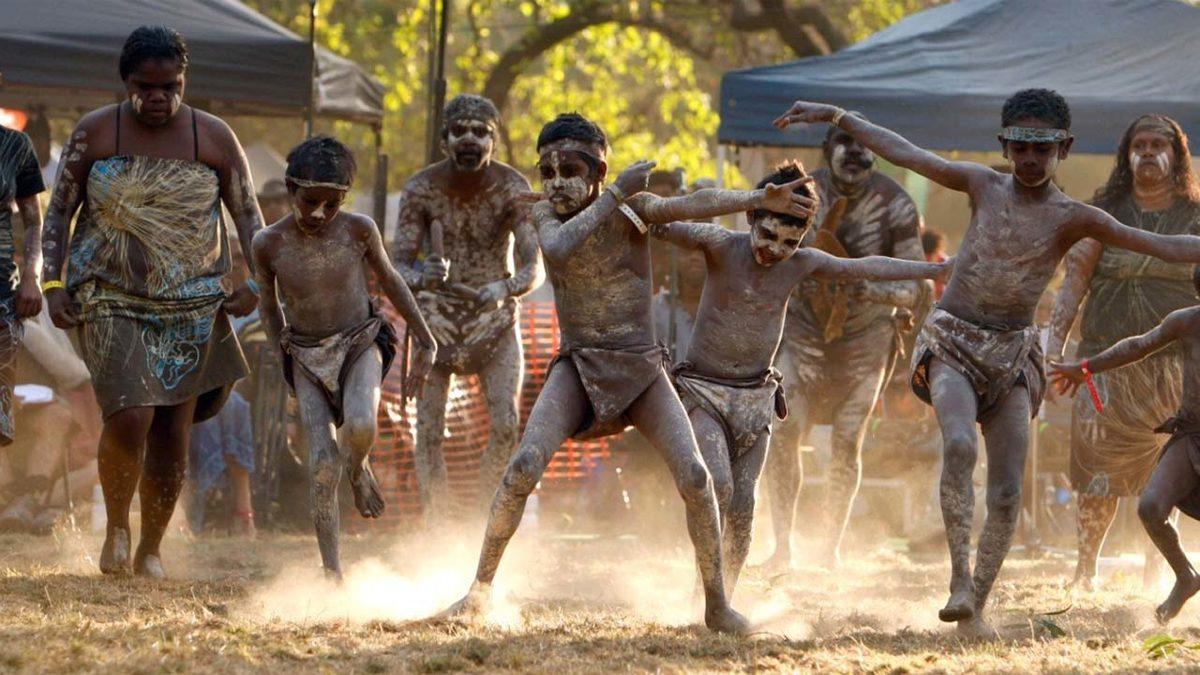 İngilizlerin Aborjinlerden Çaldığı Mızraklar, 250 Yıl Sonra Sahiplerine İade Edilecek