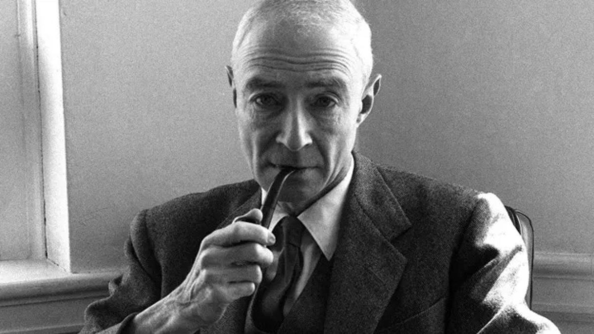 Kimin Aklına Geldi Atomdan Bomba Yapmak? Hiroşima ve Nagazaki’ye Atılan Bombaları Geliştiren Fizikçi: Robert Oppenheimer