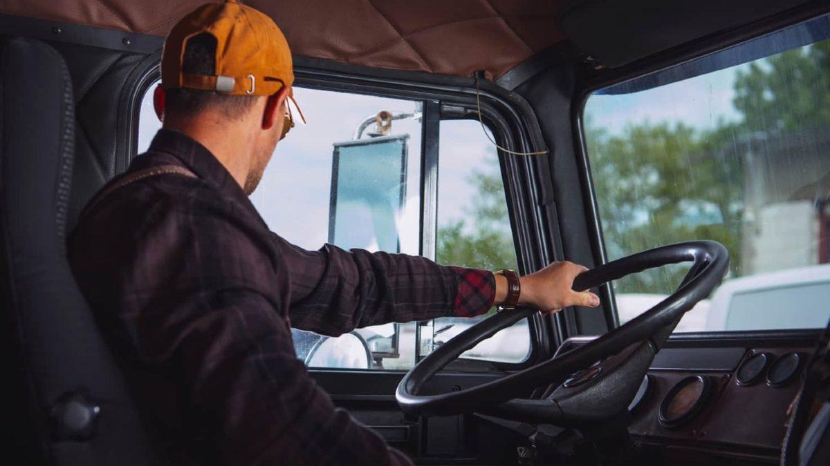 Avrupa’daki Kamyon Şoförü Krizi Büyüyor: Stellantis ve Renault, Çalışanlarını Kamyon Şoförü Olarak Eğitmeye Başladı!