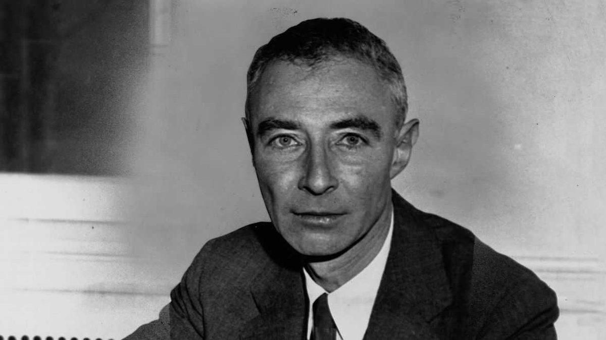 Kimin Aklına Geldi Atomdan Bomba Yapmak? Hiroşima ve Nagazaki’ye Atılan Bombaları Geliştiren Fizikçi: Robert Oppenheimer