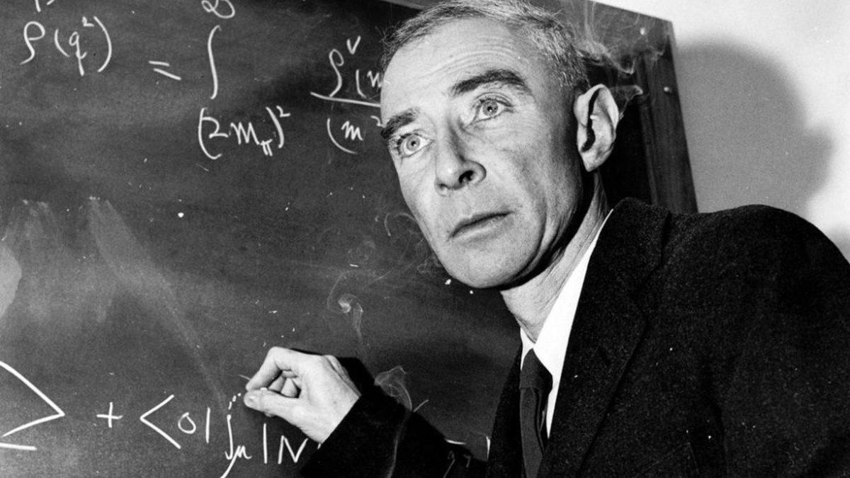 Kimin Aklına Geldi Atomdan Bomba Yapmak? Hiroşima ve Nagazaki’ye Atılan Bombaları Geliştiren Fizikçi: Robert Oppenheimer