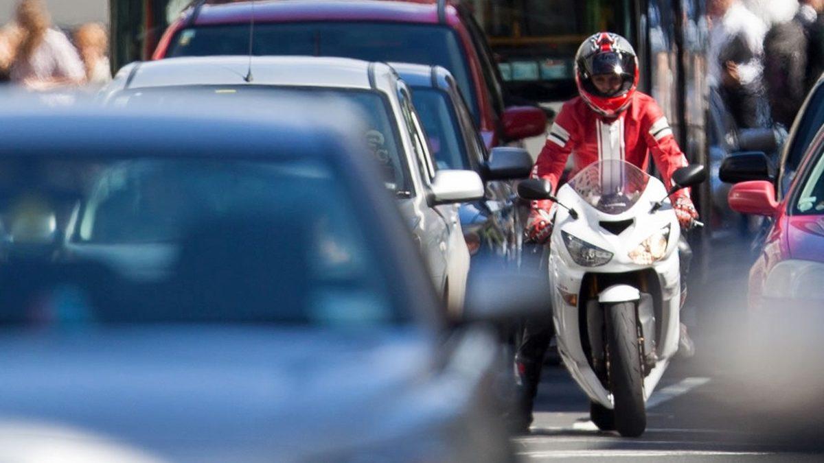 Türkiye’de Sürücülerin Büyük Kısmının Yanlış Bildiği 13 Trafik Kuralı (bkz. Dönel Kavşaktaki Geçiş Önceliği)
