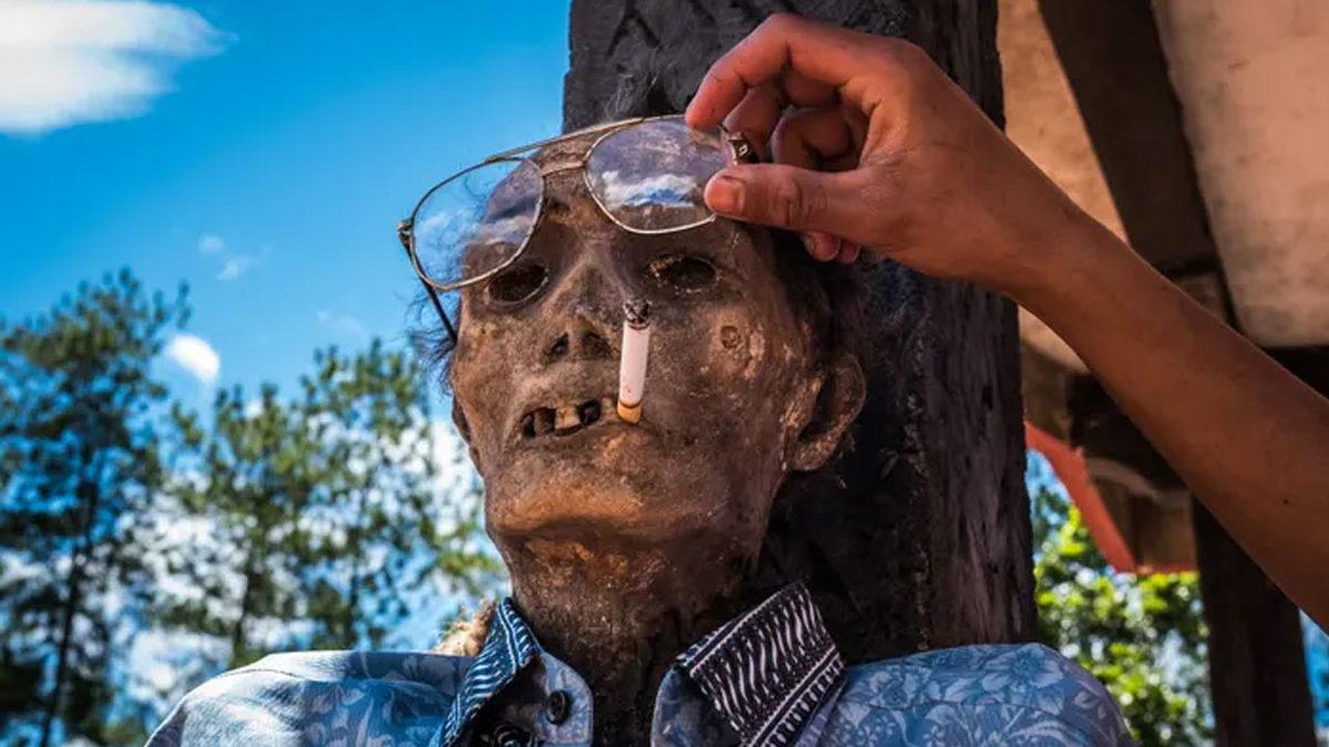 Ölülerle Aynı Evde Yaşayan Torajan Halkının Duyunca Tüylerinizi Ürpertecek Birbirinden Tuhaf Ritüelleri