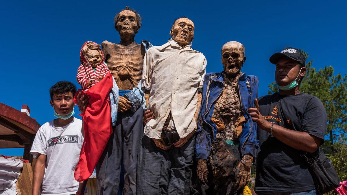 Ölülerle Aynı Evde Yaşayan Torajan Halkının Duyunca Tüylerinizi Ürpertecek Birbirinden Tuhaf Ritüelleri