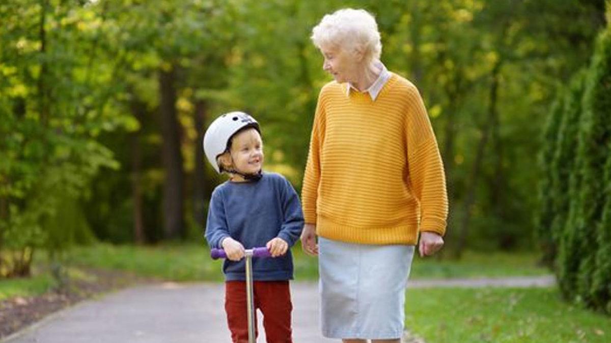 Yüzyılların Sorusu Cevaplandı: Büyükannelerimiz, Torunlarını mı Daha Çok Seviyor Çocuklarını mı?