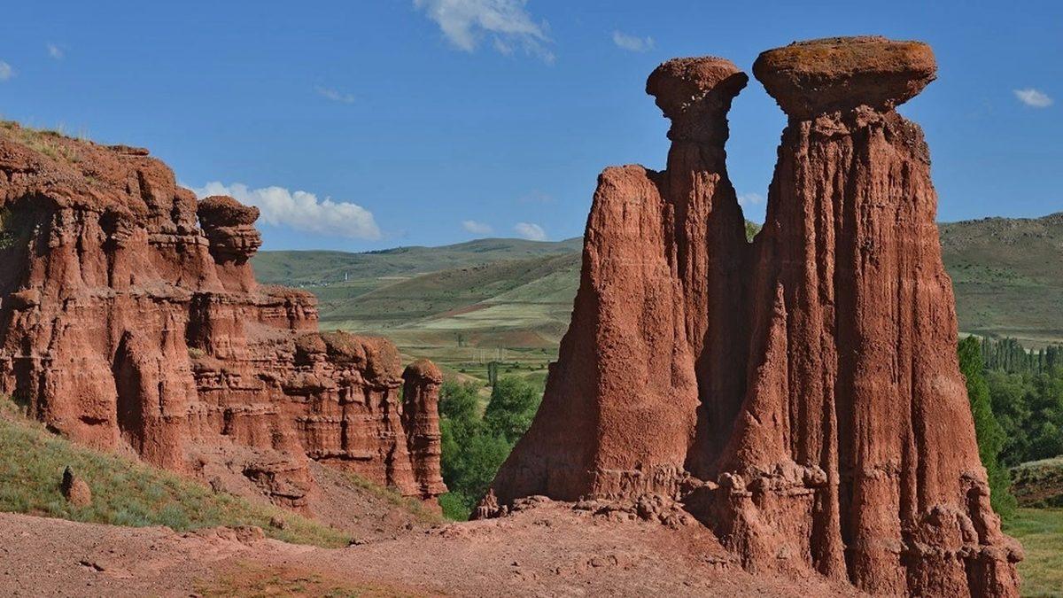 Star Wars Evreninden Fırlamış Gibi Görünen Peri Bacaları Nasıl Oluştu? Hayran Kalacağınız Bu Doğa Olayını Anlattık