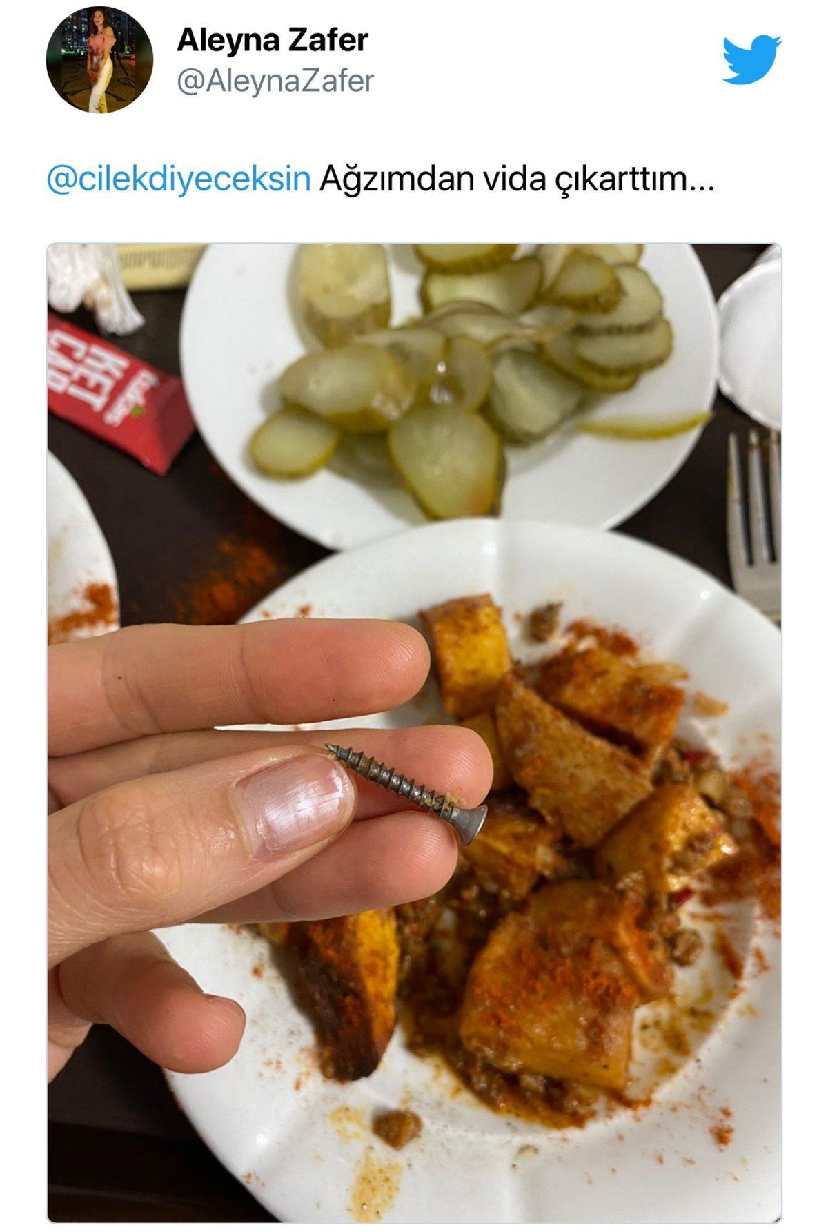 Öğrenciler Sosyal Medyada Paylaşıyor: KYK Yurtlarındaki Yemeklerden Çıktığı Söylenen İğrenç Şeylere İnanamayacaksınız