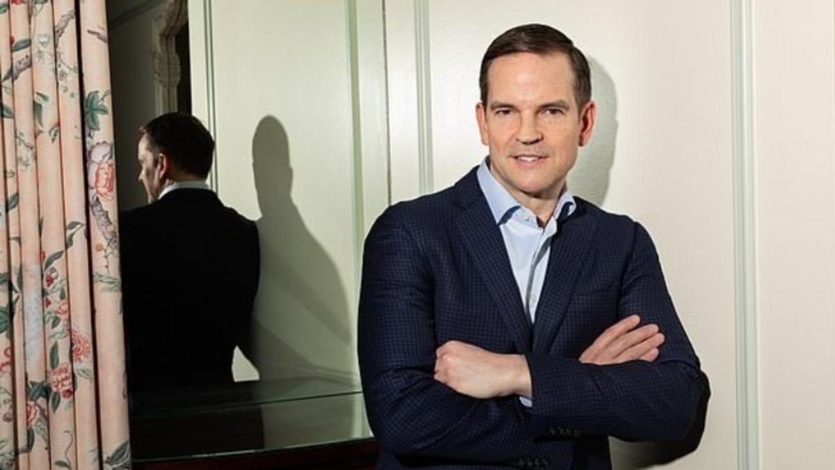 Teknoloji Devlerinin Ortağı Olan Yatırımcı, Binlerce Kadına Cinsel İstismar ve Şantajla Suçlanıyor: Kendi ’Haremini’ Yönetiyormuş