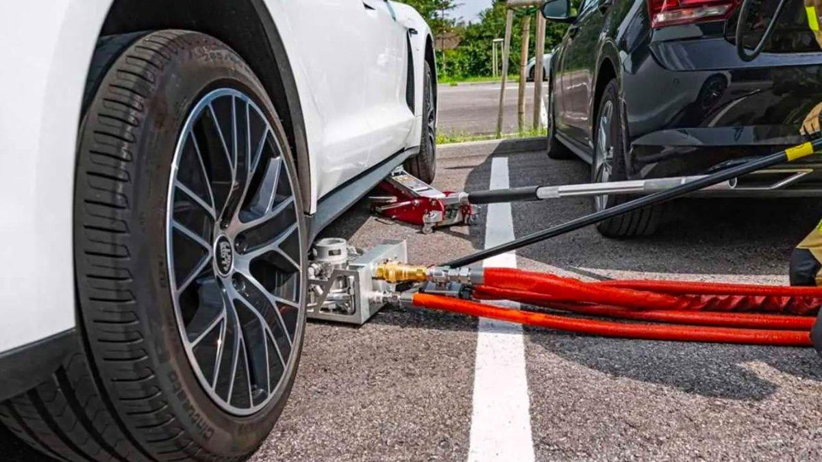 Elektrikli Araçlarda Yaşanan Yangınlara Müdahalede Yeni Bir Teknoloji Geliştirildi