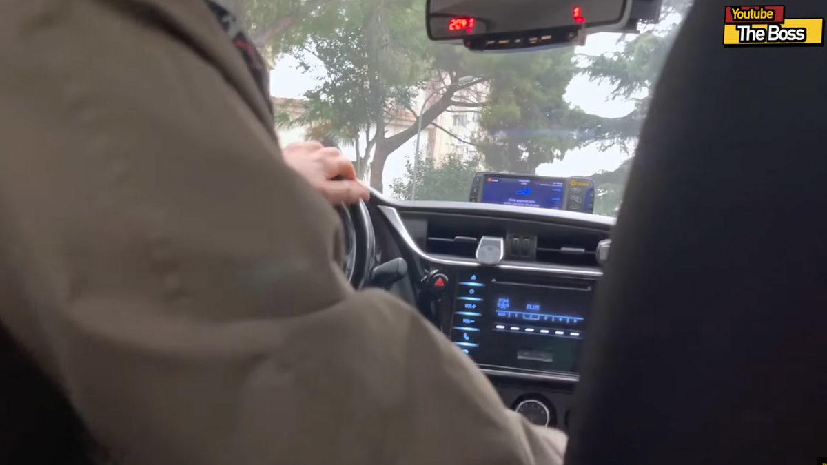 İstanbul’da ’Turist’ Kılığına Giren İki YouTuber, Taksici Tarafından Dolandırıldı [Video]